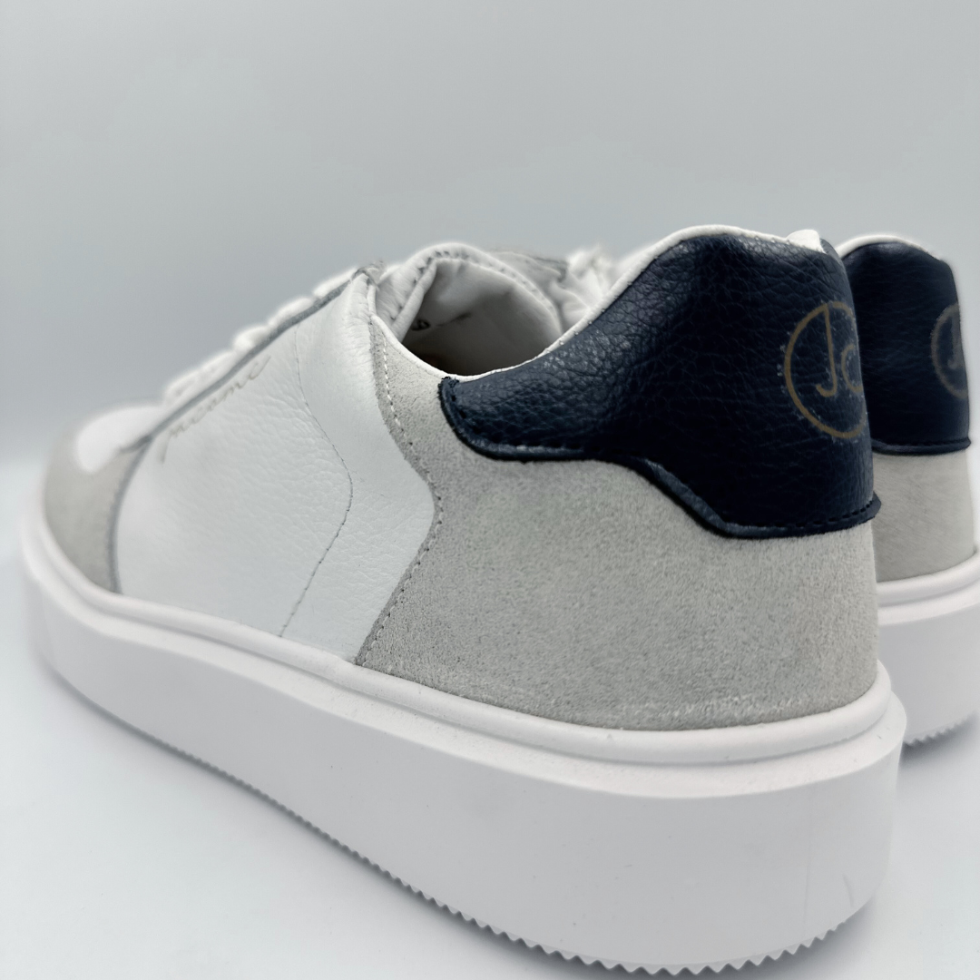 Tenis Trece de gamuza y piel azul marino con detalle latte - Calzado Jácome (vista 4)