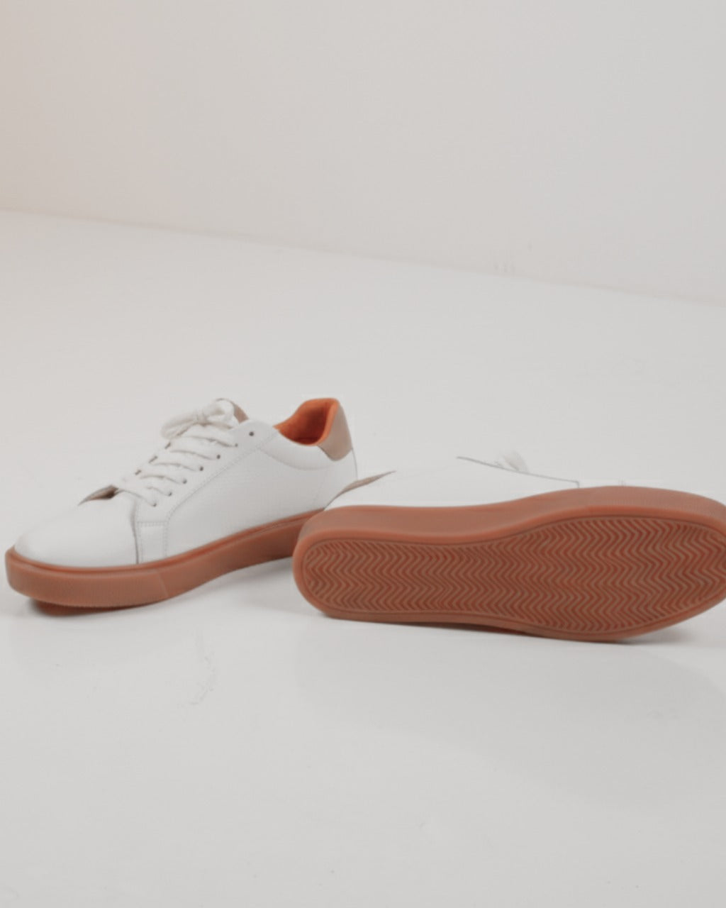 Tenis Denim de piel genuina con suela color caramelo - Calzado Jácome (vista 4)