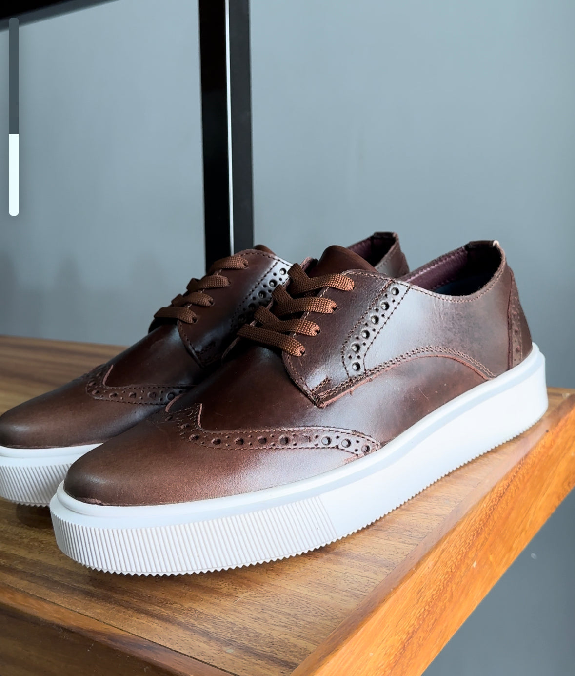 Tenis Cambridge de piel color café chocolate - Calzado Jácome (vista 4)