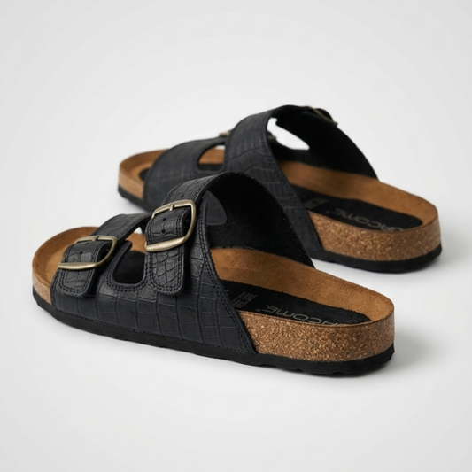 Sandalia de Piel Negra con Grabado Coco