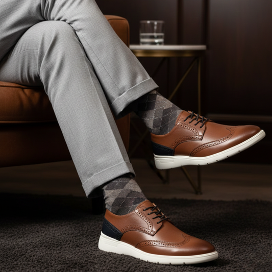 Zapato Gatsby brogue de piel atanada canela con detalles en marino - Calzado Jácome