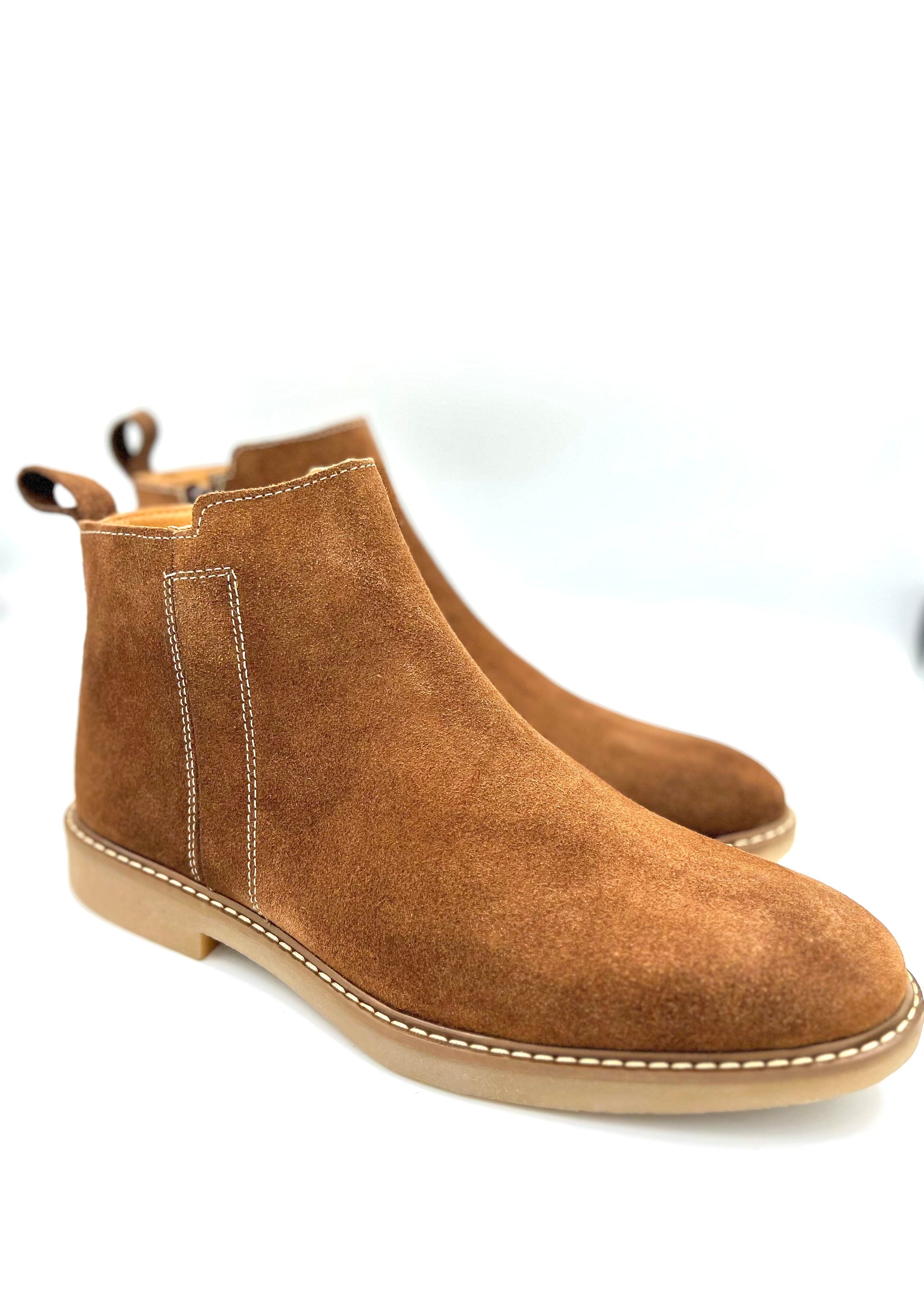 Botín Chelsea short de gamuza color tan - Calzado Jácome